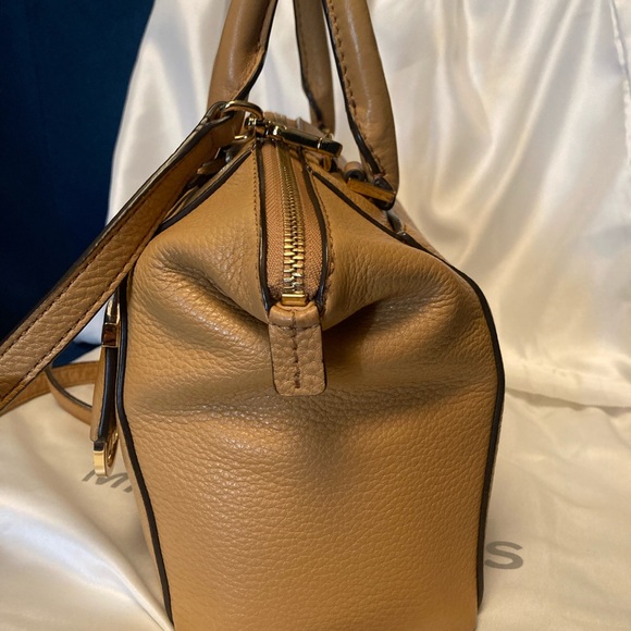 MICHAEL KORS Small Riley Leather Satchel/Crossbody Peanut - Picture 4 of 8